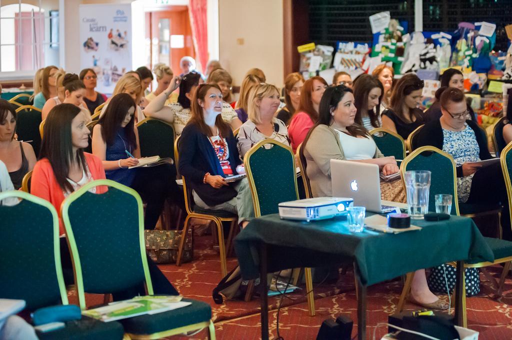 Parkway Hotel & Spa Cwmbran Dış mekan fotoğraf